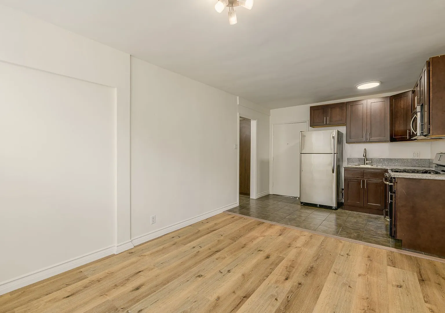 6871 Franklin Ave - Hollywood Cozmo — Photo 2