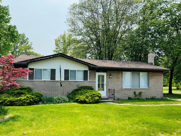 1121 Summer St, Algonac, MI 48001