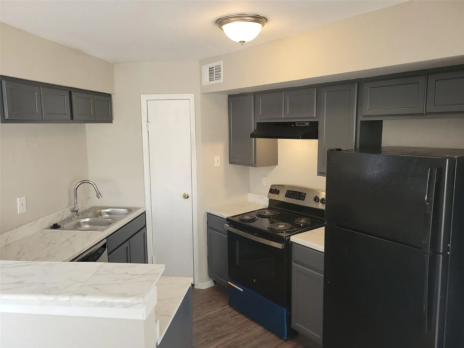 1 bed, 1.0 bath, 791 sqft, $1,000 — Photo 2
