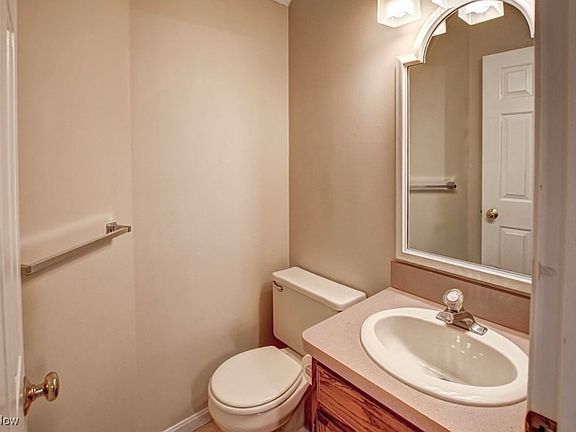4th image of 7473 Pearl Rd #2