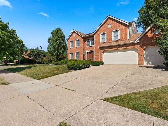 3rd image of 156 Sterling Glen Dr