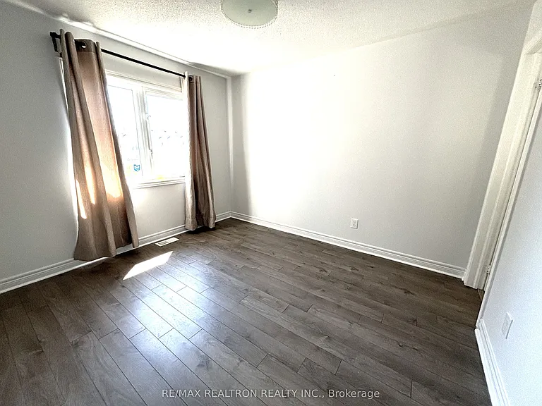 511 William Forster Rd — Photo 24