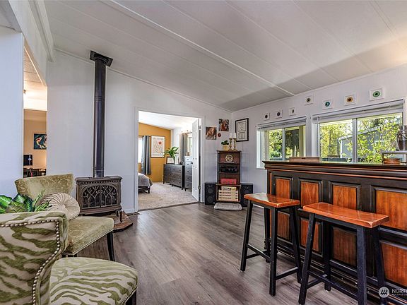 4th image of 15913 82nd Avenue E