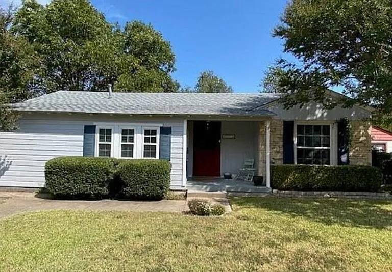 3412 Brady Ave — Photo 1