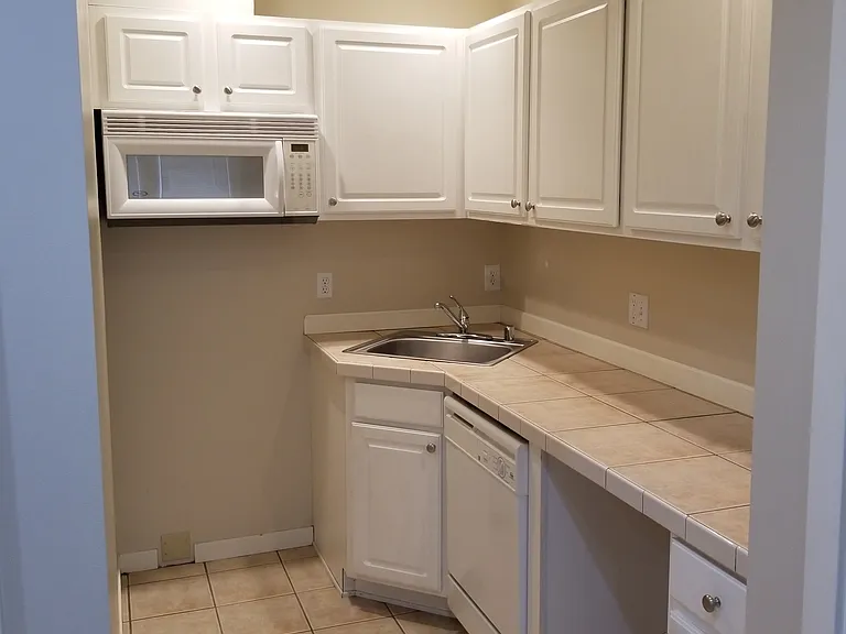 1813 S Bush Pl #F — Photo 17