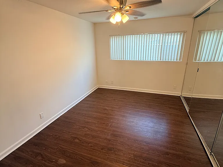 5233 Riverton Ave #4 — Photo 7