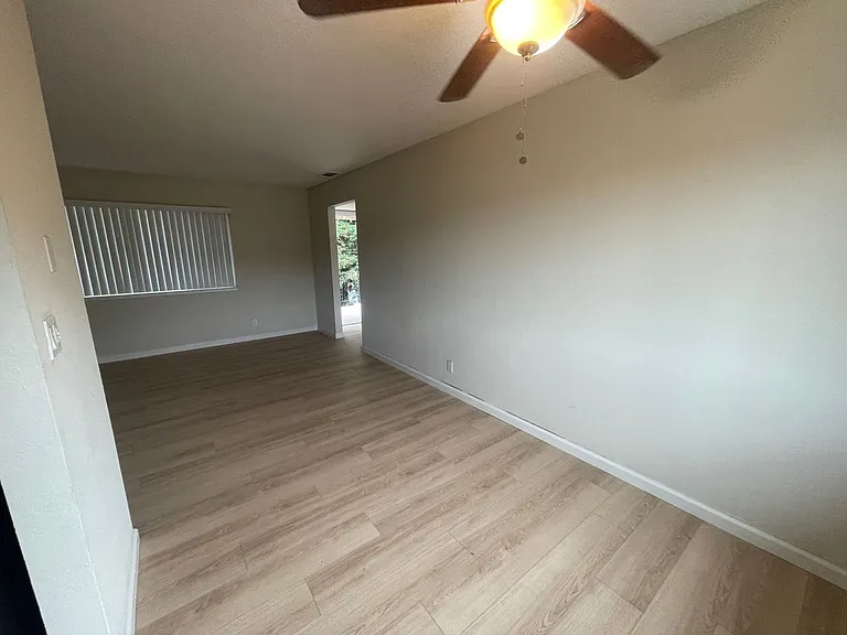 4860 Northlawn Dr — Photo 6