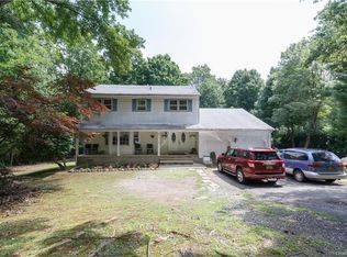 5 Menocker Rd, Monsey, NY 10952