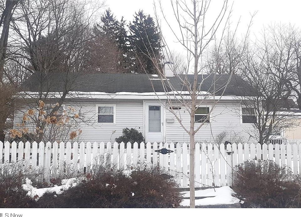 1st image of 137 Ferris Ave