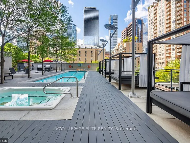 110 Charles St E #1211 — Photo 3