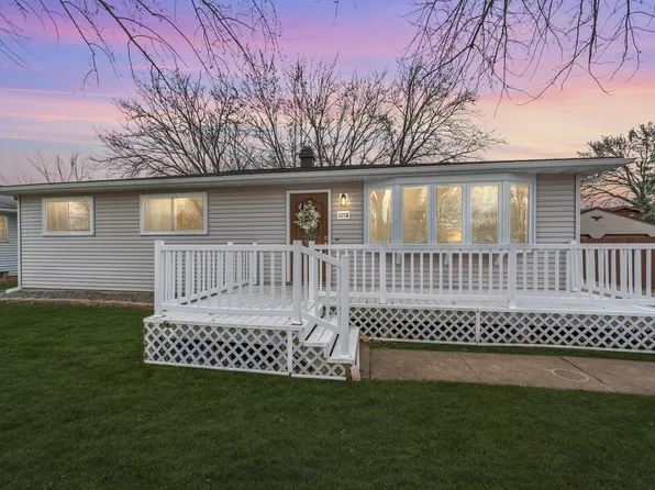 1058 Meadow Ln, Neenah, WI 54956