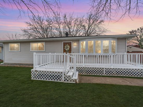 1058 Meadow Ln, Neenah, WI 54956