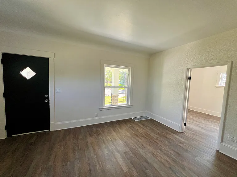 15264 Broadway Ave — Photo 9