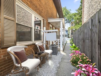 1327 W Columbia Ave #B, Chicago, IL, 60626