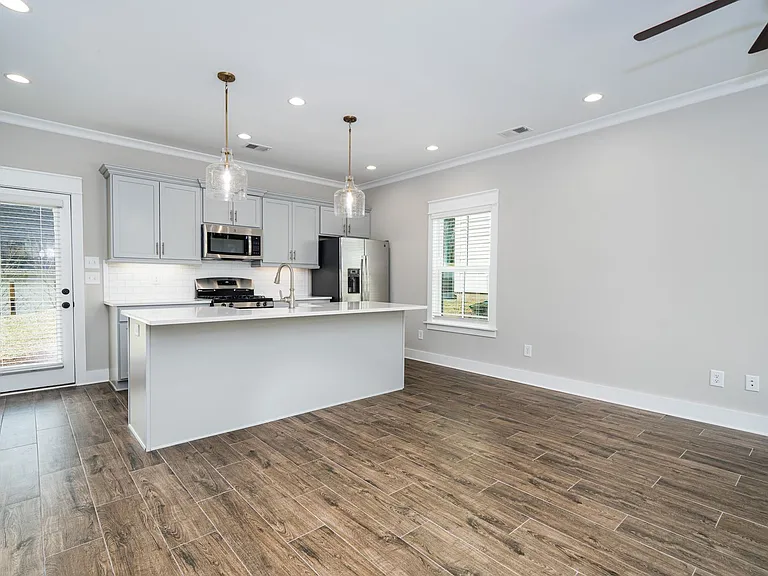 1524 Cottage Grv — Photo 24