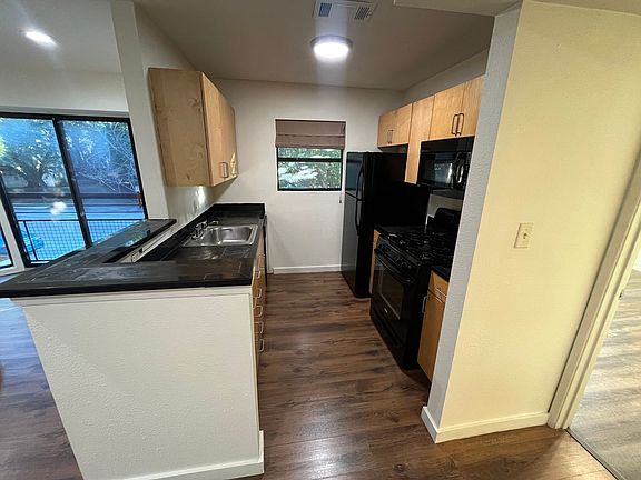 4th image of 4107 Avondale Ave #206