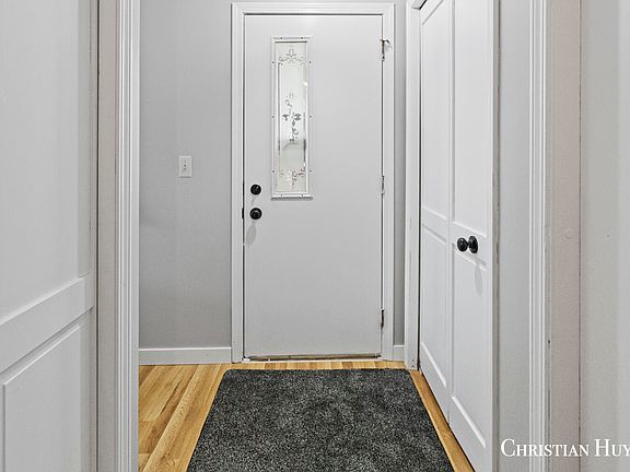 5th image of 208 Blossom Dr