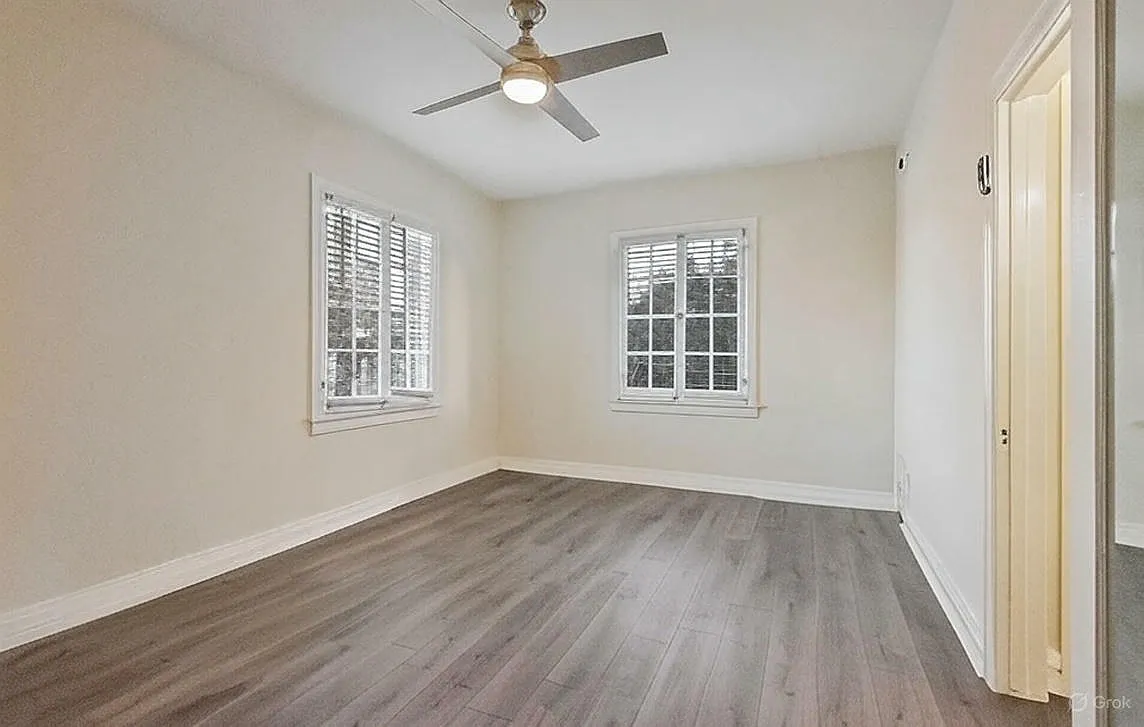 Building Photo - 649 N Rossmore Ave #300