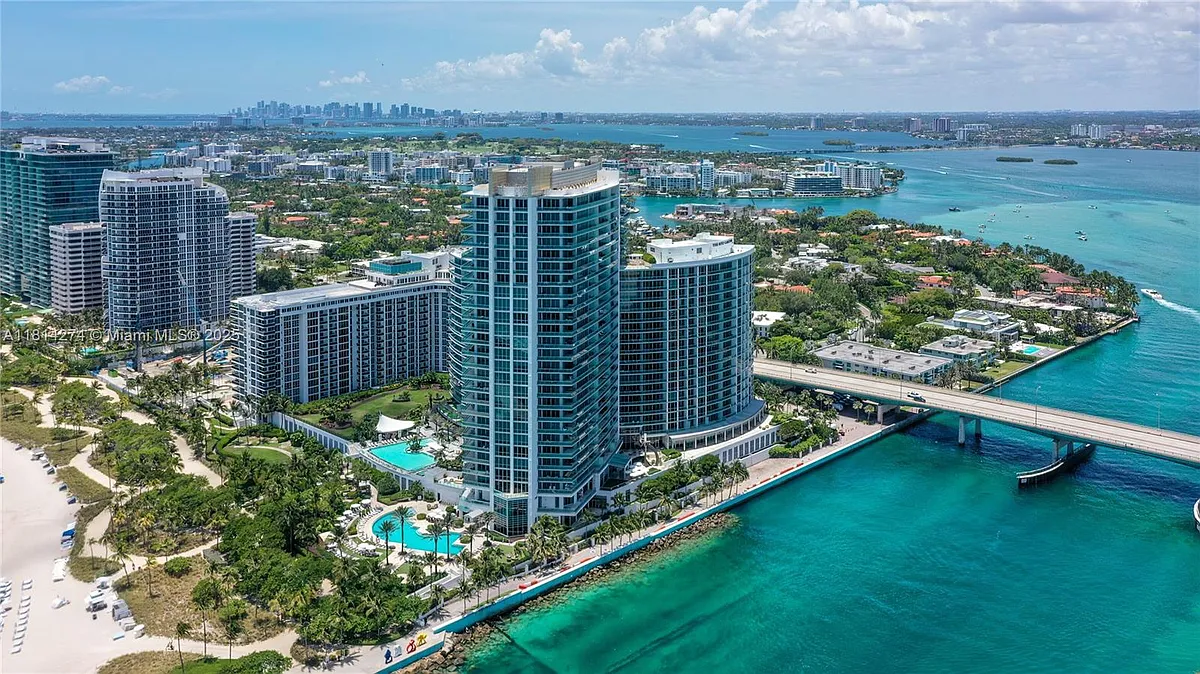 Building Photo - 10295 Collins Ave #2516N