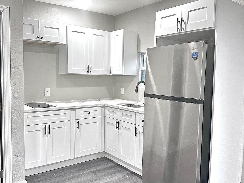 1st image of 3306 W La Salle St #5