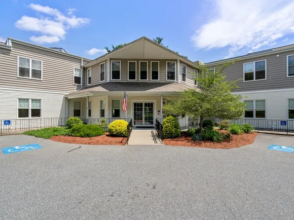 63 Central St APT 107, North Reading, MA 01864