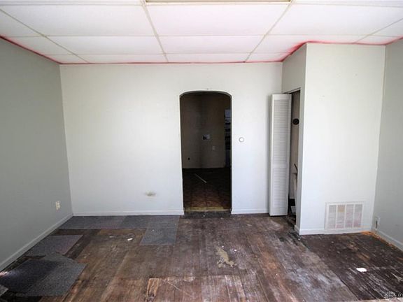 3rd image of 505 E Elm St