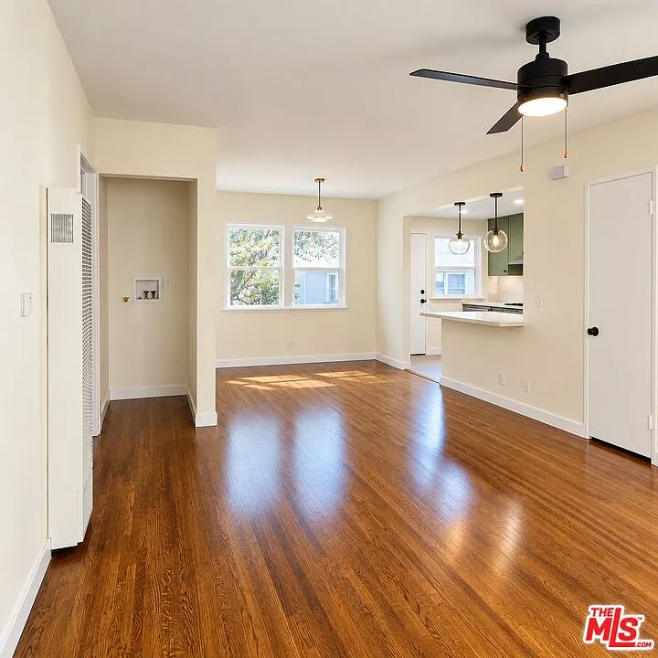 2 bed, 1.0 bath, 872 sqft, $3,400 — Photo 2