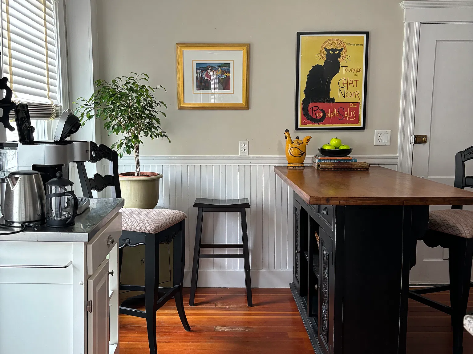 3 bed, 1000 sqft, $3,300 — Photo 1