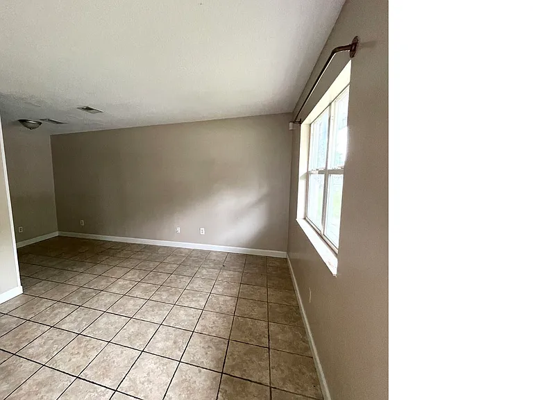 7240 Hilburn Rd #E2 — Photo 2