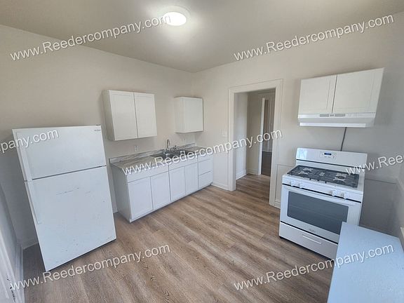 4th image of 1020 E 119th St #6
