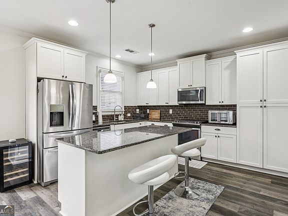 3rd image of 2118 Garrison Way NW