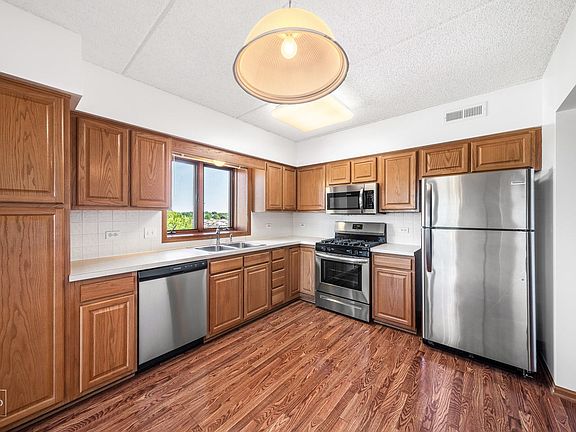 4th image of 5555 N Cumberland Ave Unit 711