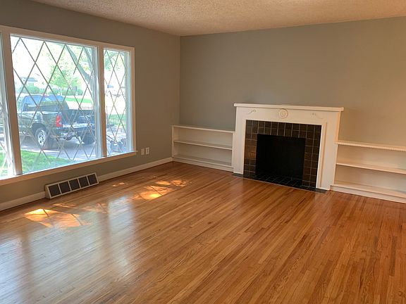 Front living hw floor