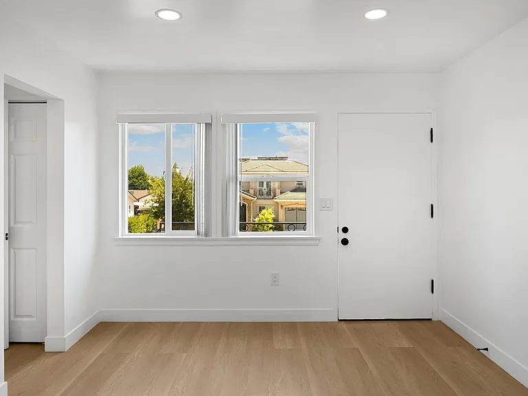 15 Christina St — Photo 4