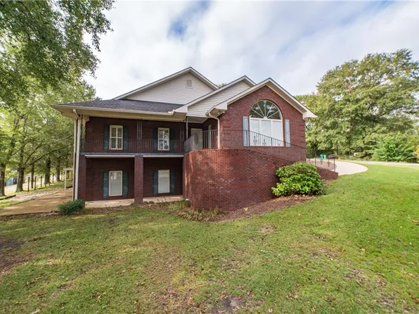 9034 Mullin Rd, Smiths Station, AL 36877