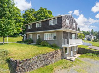 2 Sunset Rd, Rensselaer, NY 12144