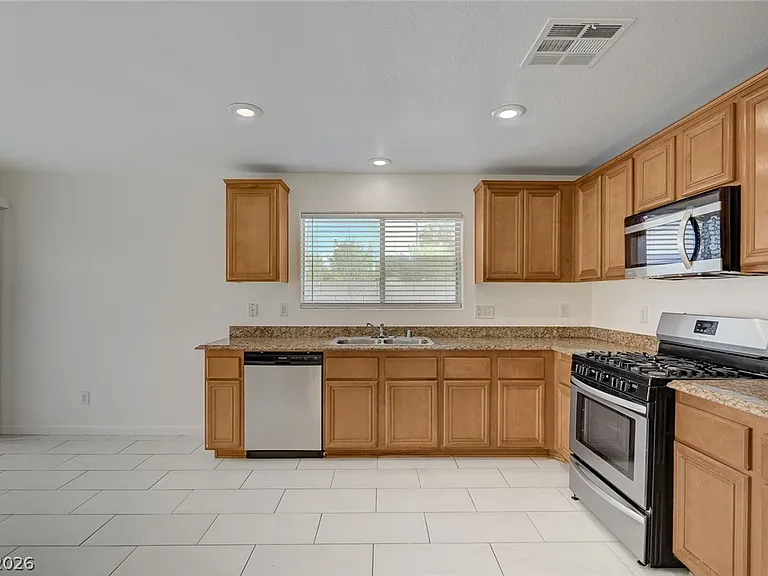 5672 Park City Ave — Photo 5