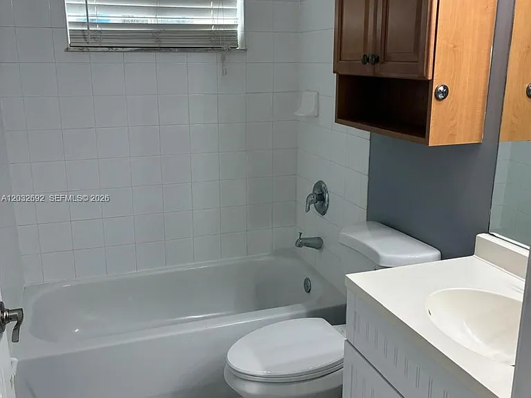 55 SW 14th Ter #55 — Photo 18