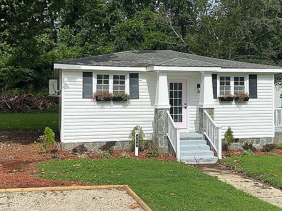 2nd image of 204 Debra Dr