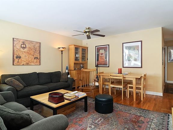 3rd image of 833 Lange St