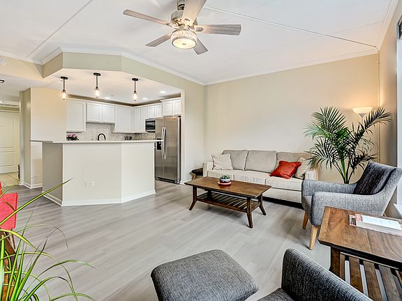 4th image of 855 E 22nd St APT 318