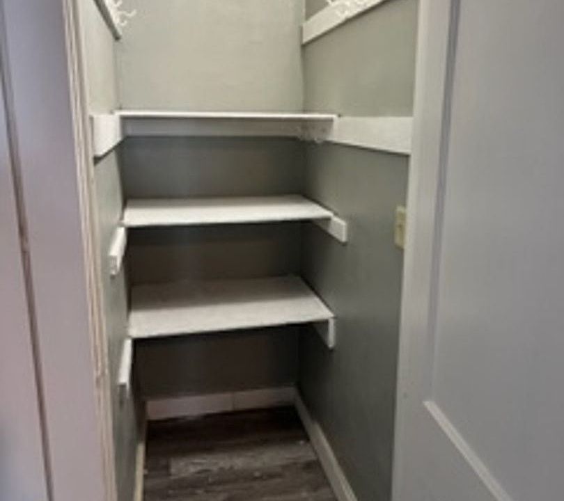 1st image of 327 E Auburndale Ave