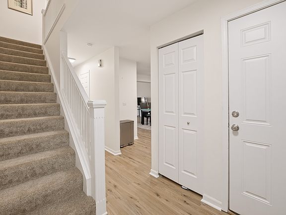 2nd image of 141 W Robinhood Way #141