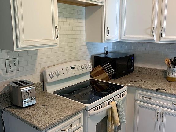 5th image of 4527 Blackburn St