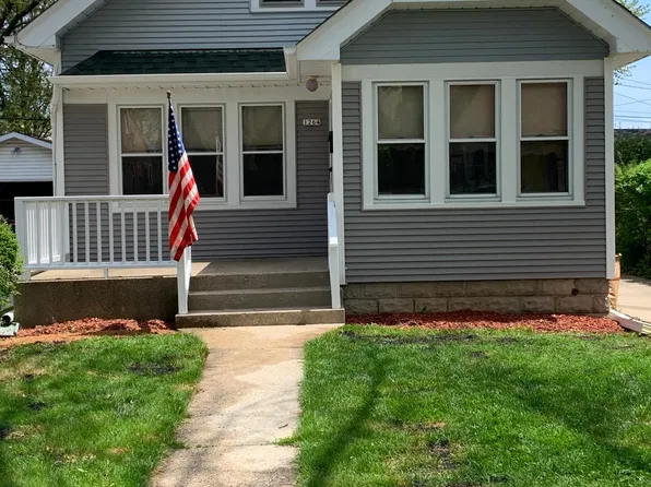 1264 N 71st St, Wauwatosa, WI 53213