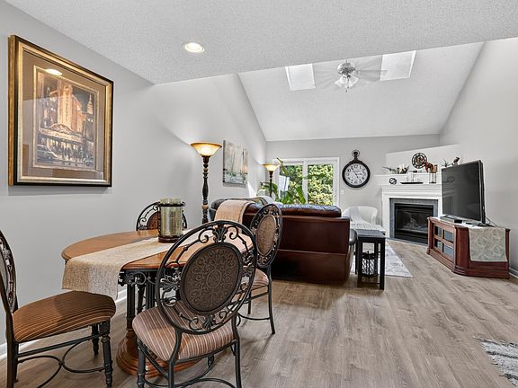4th image of 2408 Viola Heights Dr NE