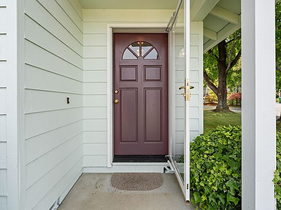 3rd image of 1113 Wylie Ln