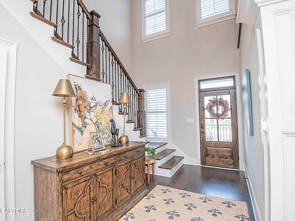 4th image of 527 Colonial Ridge Ln