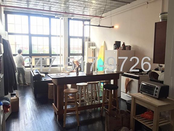 4th image of 71 White St