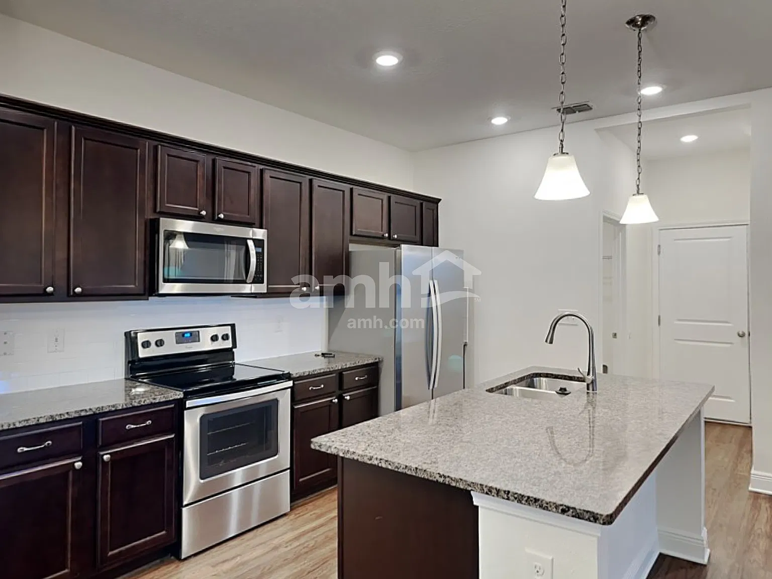 3 bed, 2.5 bath, 1859 sqft, $2,690 — Photo 4
